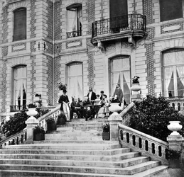 Tè sulla terrazza di un castello, c.1880